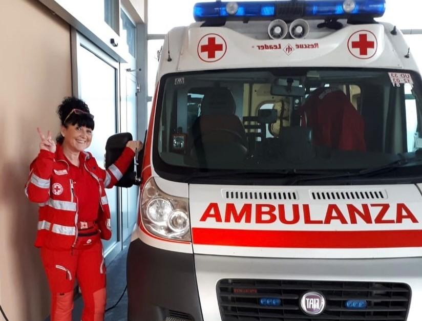 Sulle ambulanze della Cri per aiutare le persone, la storia di Giulietta